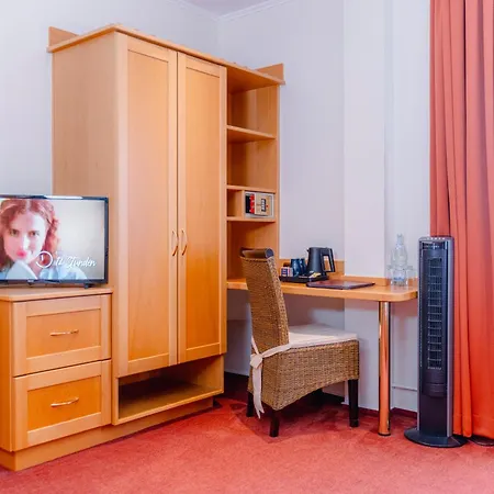 Unter Den Linden Hotell 3*