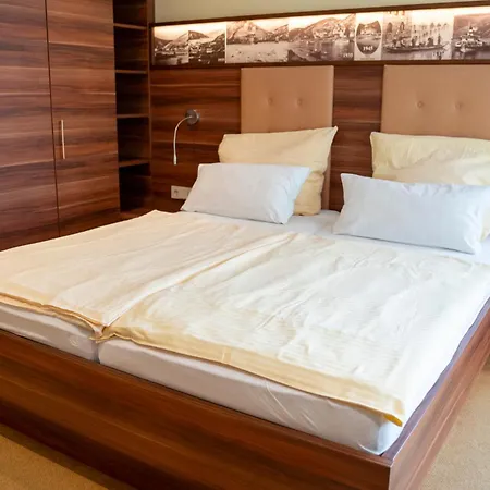 Unter Den Linden Hotell 3*